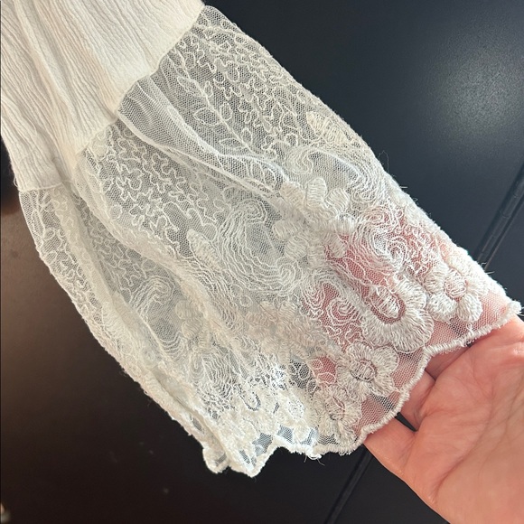 American Eagle Womens Cream Lace Blouse Bell Sleeves Lace Cuffs Boho Fairy Femme - Picture 7 of 16